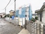 新しい暮らしの始まりを感じさせる、穏やかな空気が流れる住宅街の風景です。