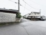 落ち着いた空気が流れる閑静な住宅街で、日々の暮らしに穏やかな安らぎを感じられる住環境です。