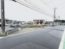 落ち着いた街並みに寄り添い、これからの暮らしを自由に描き出せるゆとりある敷地です。
