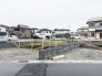 落ち着いた住宅街の一角にあり、これからの暮らしの可能性が広がる静かな敷地です。