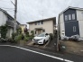 落ち着いた周辺環境に馴染む、日々の生活を穏やかに支える住まいです。