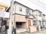 街並みに自然と馴染む、落ち着いた佇まいと温かみを感じさせる外観です。