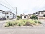 穏やかな住宅街に位置し、開放感のある角地が日々の暮らしに心地よいゆとりをもたらしてくれます。
