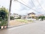 周辺環境に調和する、落ち着いた雰囲気の広がりを感じる敷地です。