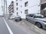 日々の暮らしを支える、敷地内にしっかりと確保された使い勝手の良い駐車スペースです。