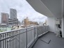 空を見上げれば街並みが一望できる、開放感に満ちた心地よい屋外空間が広がります。