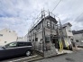 メンテナンスを重ねて大切に守り続けられてきた、穏やかな街並みに馴染む住まい。