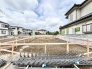 静かな住宅街に位置する、これからの暮らしの可能性が広がるゆとりある敷地です。