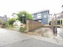 落ち着いた街並みに溶け込む、端正な佇まいが日々の暮らしに穏やかな安らぎをもたらしてくれます。