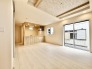 自然な素材感と柔らかな色調が調和し、日々の暮らしに心地よいゆとりをもたらす穏やかな空間です。