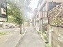 街の喧騒から少し離れた、穏やかな時の流れを感じさせる落ち着いた住環境です。