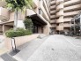 日々の暮らしを穏やかに受け止める、落ち着いた佇まいと調和のとれた外観デザインが魅力です。