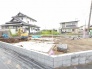 周囲にゆとりが広がる開放的な環境で、理想の暮らしを描き始めるための基盤が整った土地です。
