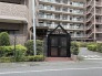 日々の暮らしを穏やかに支える、住まいの周辺環境と調和した落ち着いた佇まいです。