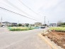 閑静な住宅街に位置し、見晴らしが良く開放感に包まれた穏やかな住環境が広がっています。