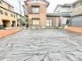 周辺の街並みと調和した閑静な環境で、新しい暮らしの設計を自由に描ける広々とした敷地です。