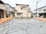 閑静な住宅街の一角に位置し、住まいの理想を自由に描き出せる広さとゆとりある空間が広がっています。