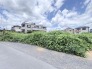 広い空と緑が心地よく広がり、日々の暮らしに穏やかなゆとりを感じさせてくれる開放的なロケーションです。