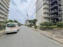 ゆとりある敷地に建物が並び、緑が整えられた落ち着きのある周辺環境が日常に穏やかな安らぎをもたらします。