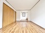 木目のあたたかみと無駄のないシンプルな空間が、穏やかな日々の暮らしを優しく受け止めてくれます。