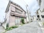 穏やかな住宅街に溶け込み、日々の暮らしに心地よい静けさと落ち着きをもたらしてくれる佇まいです。