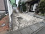 日々の暮らしを穏やかに支える、落ち着いた佇まいの敷地スペースが広がります。