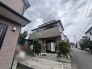 周囲の街並みに自然と馴染み、落ち着いた佇まいを見せる外観デザインが日々の暮らしに安らぎを添えてくれます。