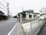 周囲の落ち着いた環境に溶け込み、日々の暮らしに静かな安らぎをもたらす心地よい佇まいです。