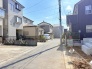 穏やかな空気が流れる閑静な住宅街で、日々の暮らしがゆったりと過ぎていく心地よい環境です。
