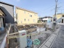 新しい暮らしの基盤となる、穏やかで落ち着いた雰囲気が漂う住宅地の一画です。