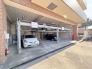日々の暮らしを支える機能的で落ち着いた佇まいの駐車スペースが整っています。