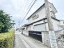 落ち着いた街並みに静かに佇む、日々の生活に心地よい安らぎを与えてくれる住まいです。