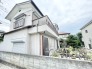 穏やかな街並みに溶け込む、落ち着いた佇まいと調和のとれた外観が暮らしに安らぎをもたらします。