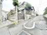 穏やかな時の流れを感じさせる、閑静な住宅街に佇む落ち着いた雰囲気の邸宅です。