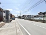 空が広く見渡せる穏やかな街並みが広がり、日々の暮らしに心地よいゆとりを感じさせてくれる住環境です。