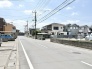 穏やかな空気が流れる住宅街の風景は、日々の暮らしに心地よい平穏と安心感をもたらしてくれます。