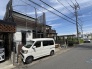 空を広く見渡せる穏やかな住環境に佇み、日々の暮らしに寄り添う落ち着いた表情が魅力の住まいです。