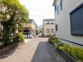 周辺環境と調和した穏やかな住宅街の風景が、日々の暮らしに心地よい落ち着きをもたらします。