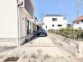 ゆったりとした敷地が確保されており、日常の動線にも配慮された落ち着きのある住環境です。