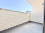 空の広がりを感じる開放的な空間が、日常に心地よいゆとりと落ち着きをもたらしてくれます。