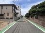 穏やかな空気が流れる住宅街の風景は、日々の暮らしに心地よい静けさと安心感をもたらしてくれます。