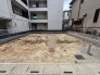 理想の住まいをゼロから描ける、落ち着いた環境に位置する開放的な敷地です。