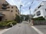 前面道路は歩道も整備され、小さなお子様にも安心です。
