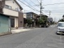 穏やかな時間が流れる落ち着いた住宅街に位置し、日々の暮らしに安らぎを感じられる住環境が整っています。