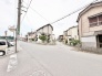穏やかな時間が流れる落ち着いた住宅街の風景が、日々の暮らしに安心感と心地よい安らぎをもたらします。