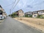 周辺環境と調和する穏やかな街並みに位置し、理想の住まいをゼロから描ける広がりを感じさせる場所です。