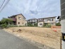穏やかな住宅街に位置する、新しい暮らしの設計を自由に描けるゆとりある土地です。