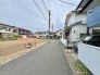 周辺には閑静な住宅街が広がり、落ち着いた暮らしの空気が流れる住環境です。