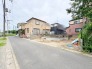 閑静な住宅街の一角に位置し、穏やかな暮らしを育むのに適した落ち着いた環境が広がっています。
