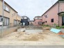 住まいの基礎が形づくられ、これから始まる新しい暮らしへの期待が静かに高まる風景です。